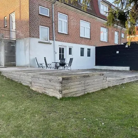 H2 Free Parking, Budget Friendly *